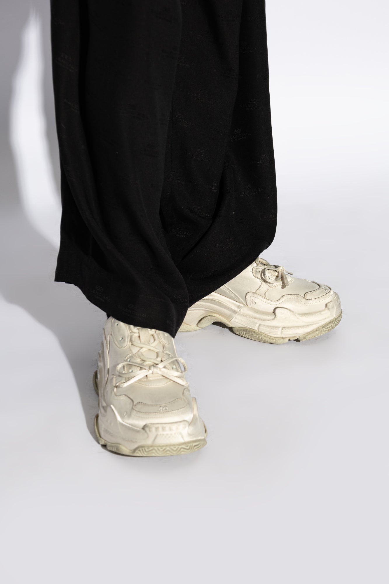Balenciaga cream Sneakers Triple S  524039 WTRSL-2000