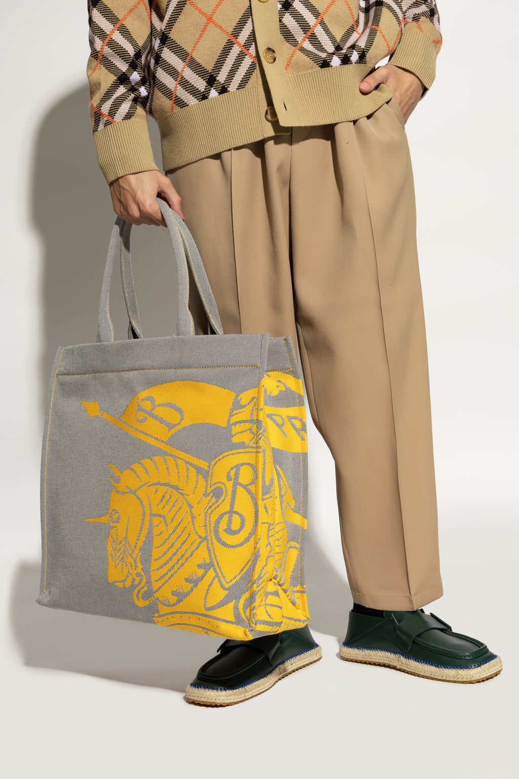 Burberry GREY ‘EDK Medium’ Shopper Bag 8090516 A4710-SUNFLOWER