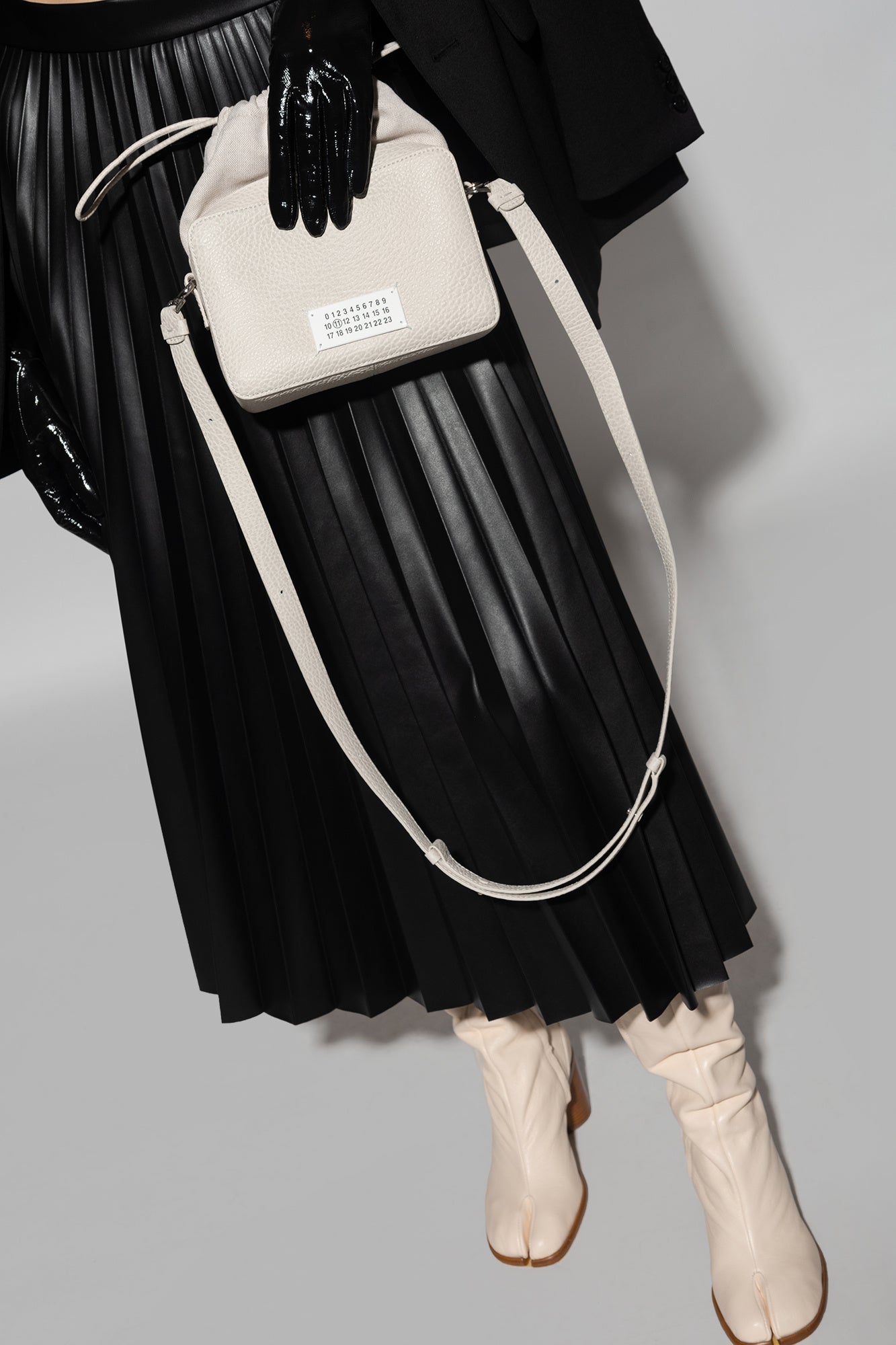Maison Margiela GREY ‘5AC Small’ shoulder bag SB1WG0018 P4348-H9677