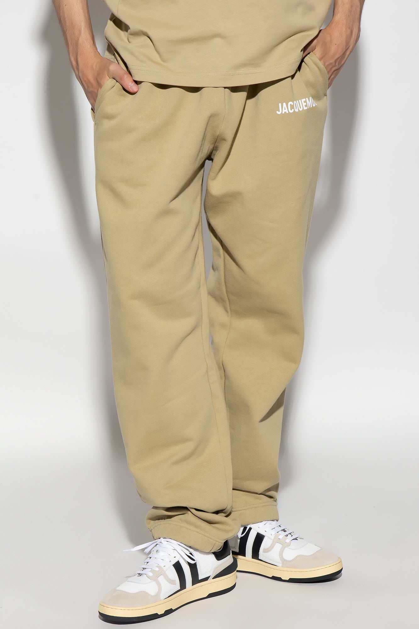 Jacquemus GREEN Sweatpants with logo 226JS081 2210-530